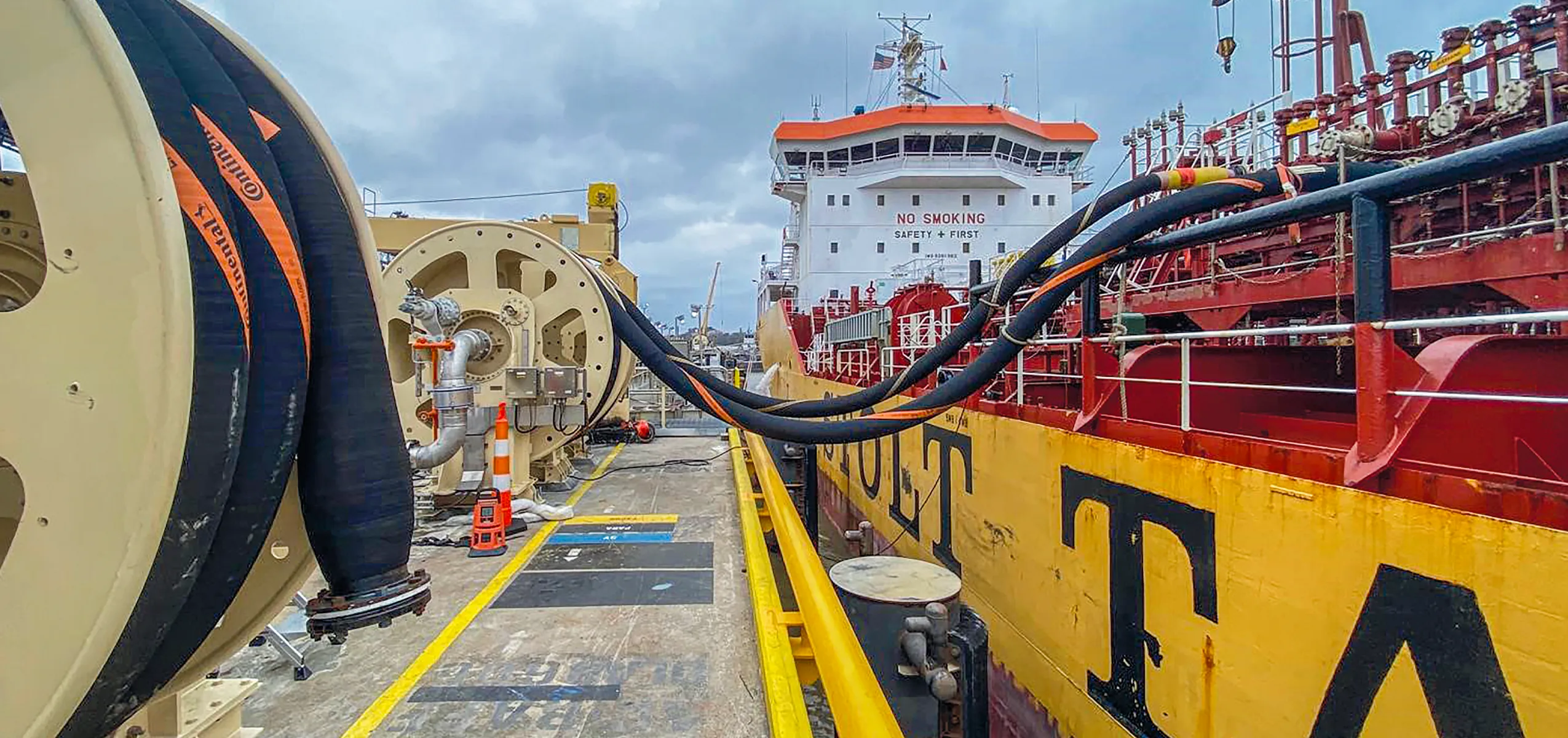 An application scenario or product detail of offshore transfers hoses - Image 23